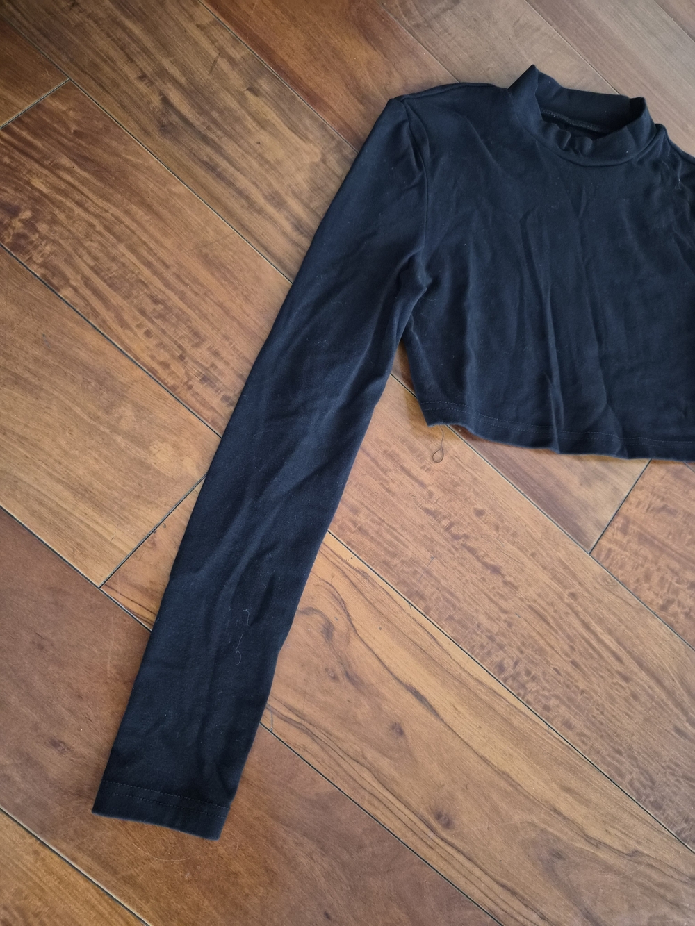 Black Long Sleeve Mock Neck Crop Top - Size XS - Picture 2 of 13